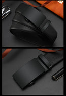 Cinto masculino de couro com fivela automática